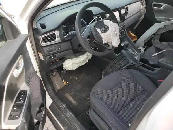 KNDCB3LC8K5264412 2019 KIA NIRO - Image 8