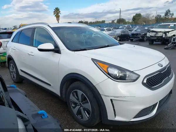 KNDCB3LC8K5284207 2019 KIA NIRO - Image 1