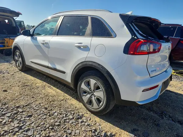 KNDCB3LC8K5302026 2019 KIA NIRO - Image 2