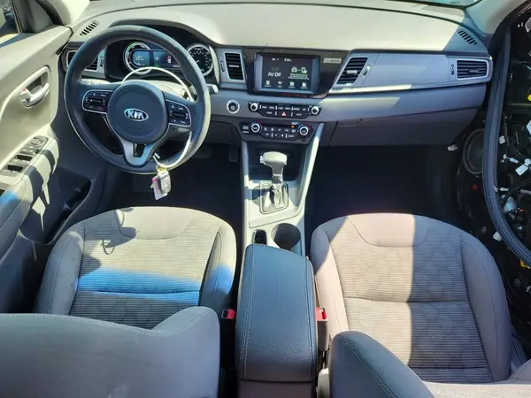 KNDCB3LC8K5304603 2019 KIA NIRO - Image 8
