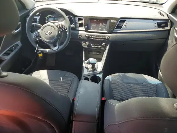 KNDCB3LC8K5306447 2019 KIA NIRO - Image 8