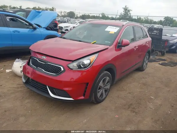 KNDCB3LC8K5330084 2019 KIA NIRO - Image 2
