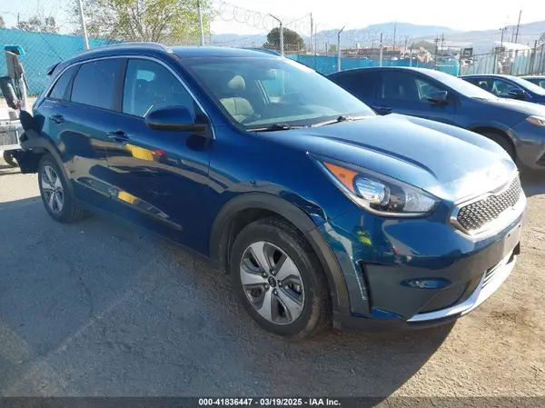 KNDCB3LC8K5336726 2019 KIA NIRO - Image 1