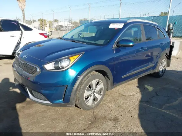 KNDCB3LC8K5336726 2019 KIA NIRO - Image 2