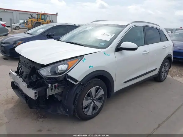 KNDCB3LC8K5337777 2019 KIA NIRO - Image 2