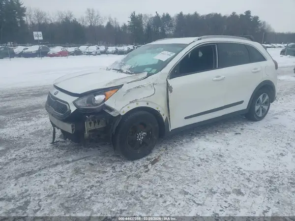 KNDCB3LC8K5338749 2019 KIA NIRO - Image 2