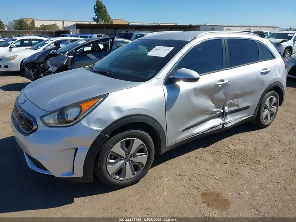 KNDCB3LC8K5345698 2019 KIA NIRO - Image 2