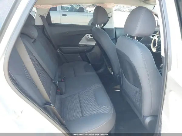 KNDCB3LC8K5345698 2019 KIA NIRO - Image 8