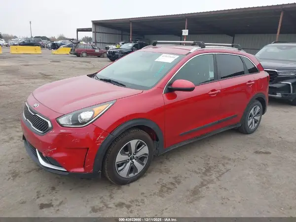 KNDCB3LC8K5351033 2019 KIA NIRO - Image 2