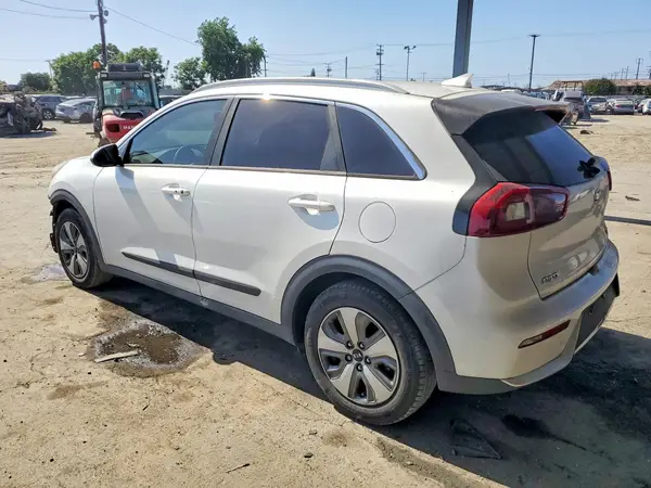 KNDCB3LC8K5353753 2019 KIA NIRO - Image 2