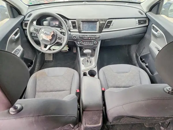 KNDCB3LC8K5356460 2019 KIA NIRO - Image 8