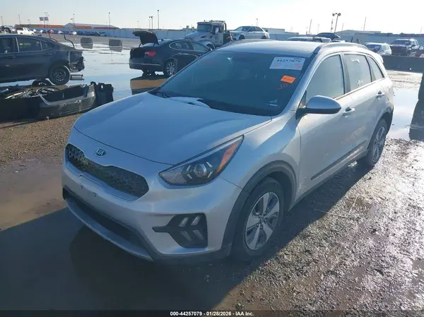 KNDCB3LC8M5463981 2021 KIA NIRO - Image 2
