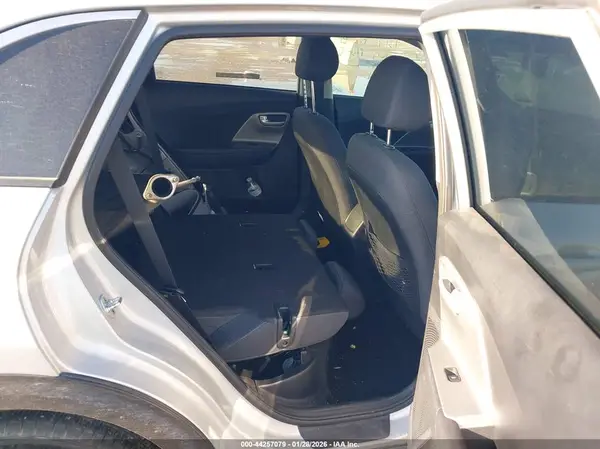 KNDCB3LC8M5463981 2021 KIA NIRO - Image 8