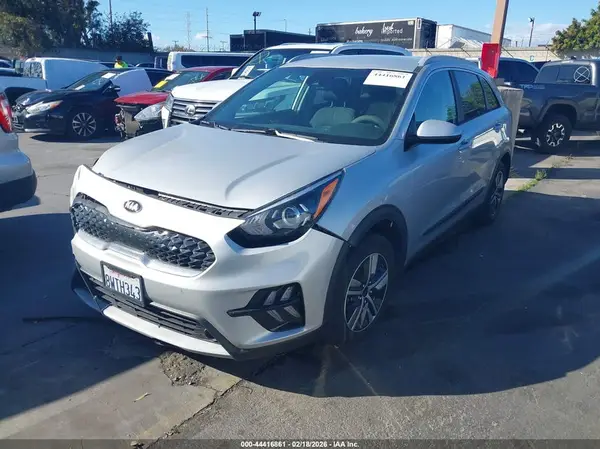 KNDCB3LC8M5464581 2021 KIA NIRO - Image 2