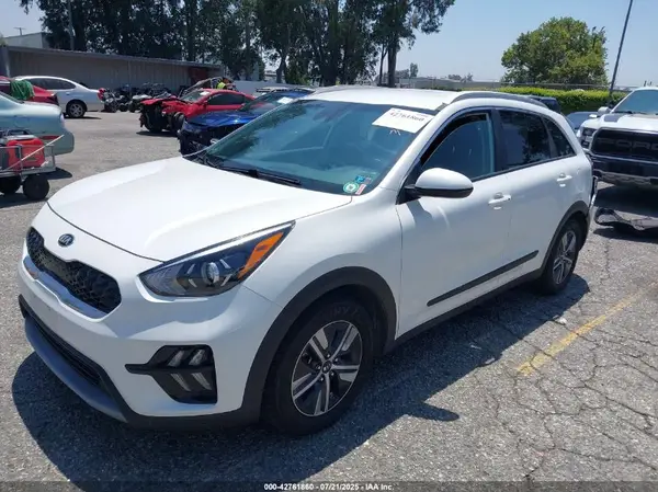 KNDCB3LC8M5469991 2021 KIA NIRO - Image 2