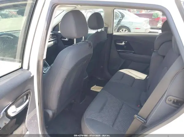 KNDCB3LC8M5469991 2021 KIA NIRO - Image 8
