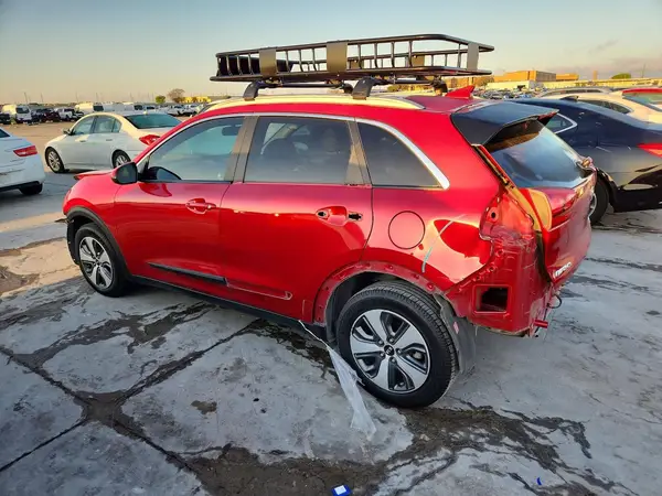 KNDCB3LC8M5486922 2021 KIA NIRO - Image 2