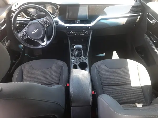 KNDCB3LC8N5504224 2022 KIA NIRO - Image 8