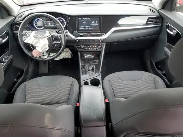 KNDCB3LC8N5504644 2022 KIA NIRO - Image 8