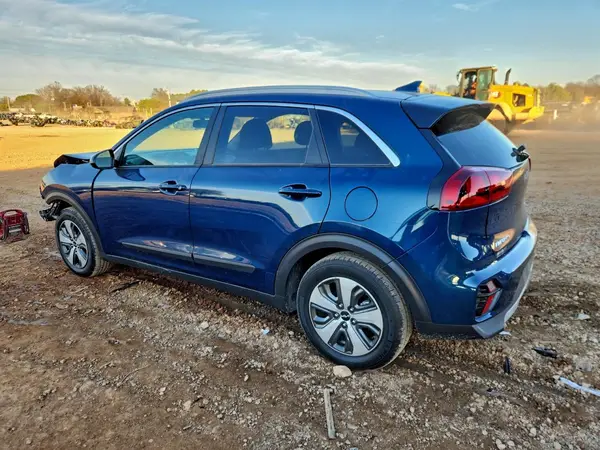 KNDCB3LC8N5508578 2022 KIA NIRO - Image 2