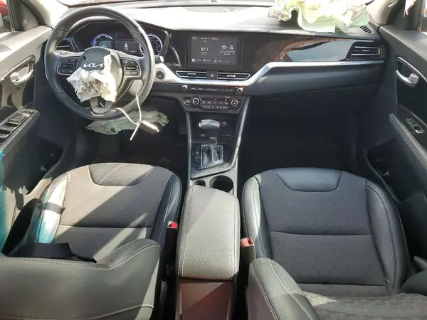 KNDCB3LC8N5512081 2022 KIA NIRO - Image 8