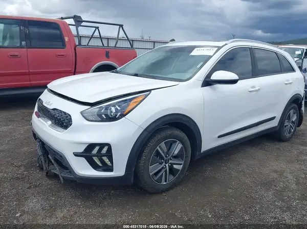 KNDCB3LC8N5512632 2022 KIA NIRO - Image 2