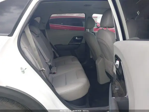 KNDCB3LC8N5512632 2022 KIA NIRO - Image 8