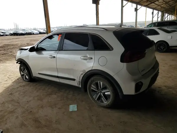 KNDCB3LC8N5527583 2022 KIA NIRO - Image 2