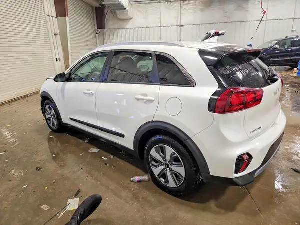 KNDCB3LC8N5534646 2022 KIA NIRO - Image 2