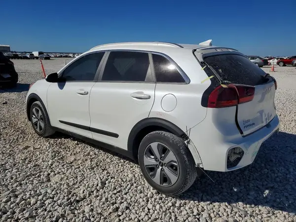 KNDCB3LC8N5536946 2022 KIA NIRO - Image 2