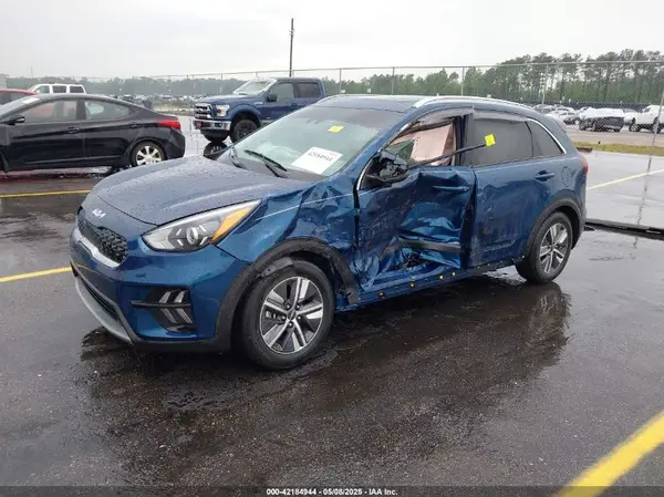 KNDCB3LC8N5545615 2022 KIA NIRO - Image 2