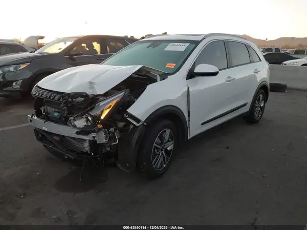 KNDCB3LC8N5547008 2022 KIA NIRO - Image 2