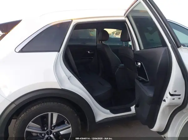 KNDCB3LC8N5547008 2022 KIA NIRO - Image 8