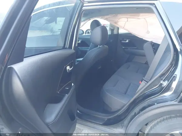 KNDCB3LC8N5548725 2022 KIA NIRO - Image 8