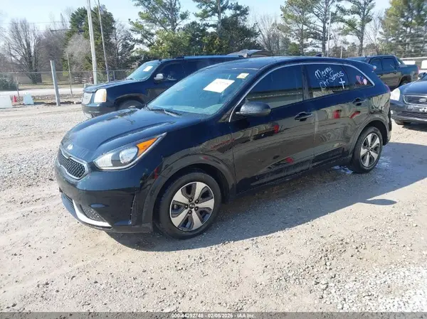 KNDCB3LC9H5040039 2017 KIA NIRO - Image 2