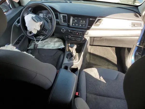 KNDCB3LC9H5042762 2017 KIA NIRO - Image 8