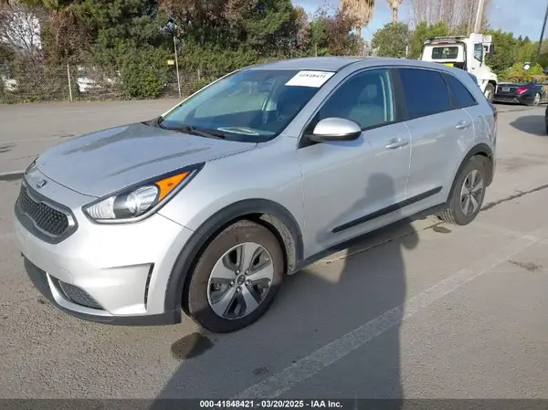 KNDCB3LC9H5043250 2017 KIA NIRO - Image 2