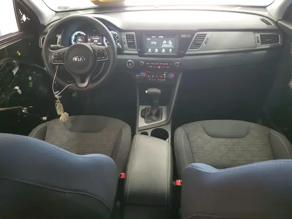 KNDCB3LC9H5049288 2017 KIA NIRO - Image 8