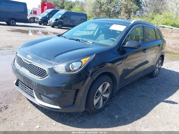 KNDCB3LC9H5055737 2017 KIA NIRO - Image 2