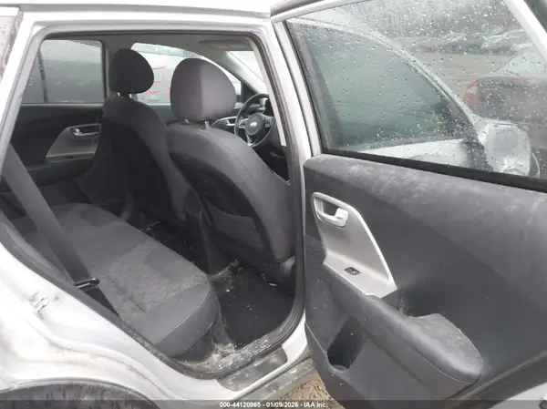 KNDCB3LC9H5062946 2017 KIA NIRO - Image 8