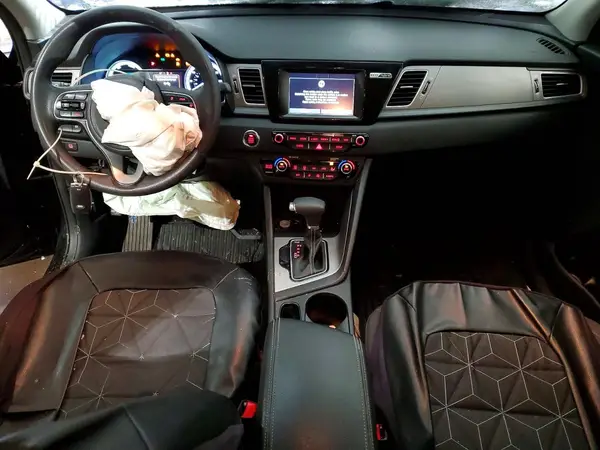 KNDCB3LC9H5065863 2017 KIA NIRO - Image 8