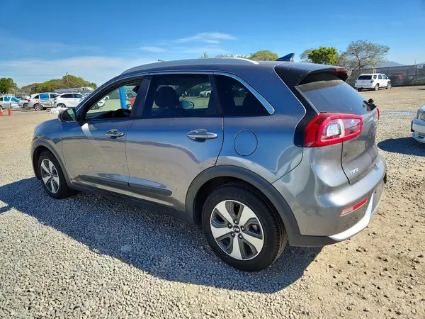 KNDCB3LC9H5069377 2017 KIA NIRO - Image 2