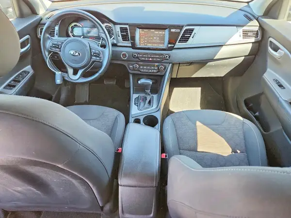 KNDCB3LC9H5069377 2017 KIA NIRO - Image 8