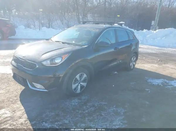 KNDCB3LC9H5069783 2017 KIA NIRO - Image 2