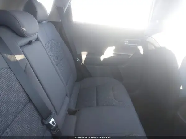 KNDCB3LC9H5069783 2017 KIA NIRO - Image 8