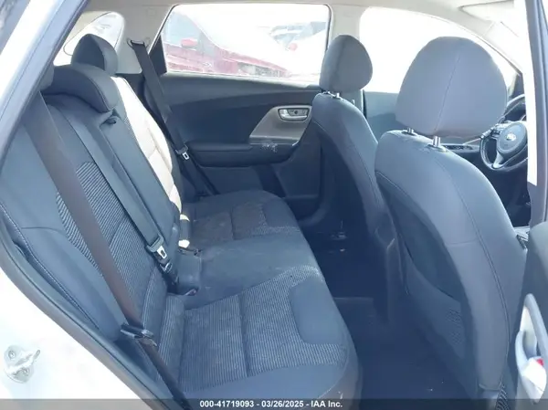 KNDCB3LC9H5074675 2017 KIA NIRO - Image 8