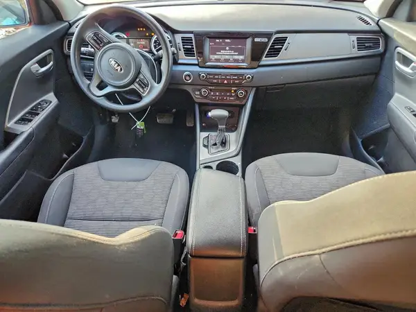 KNDCB3LC9H5094277 2017 KIA NIRO - Image 8
