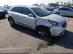 KNDCB3LC9H5096398 2017 KIA NIRO