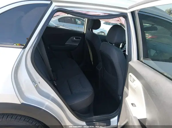 KNDCB3LC9H5096398 2017 KIA NIRO - Image 8