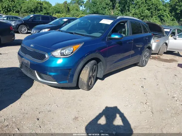 KNDCB3LC9H5096563 2017 KIA NIRO - Image 2